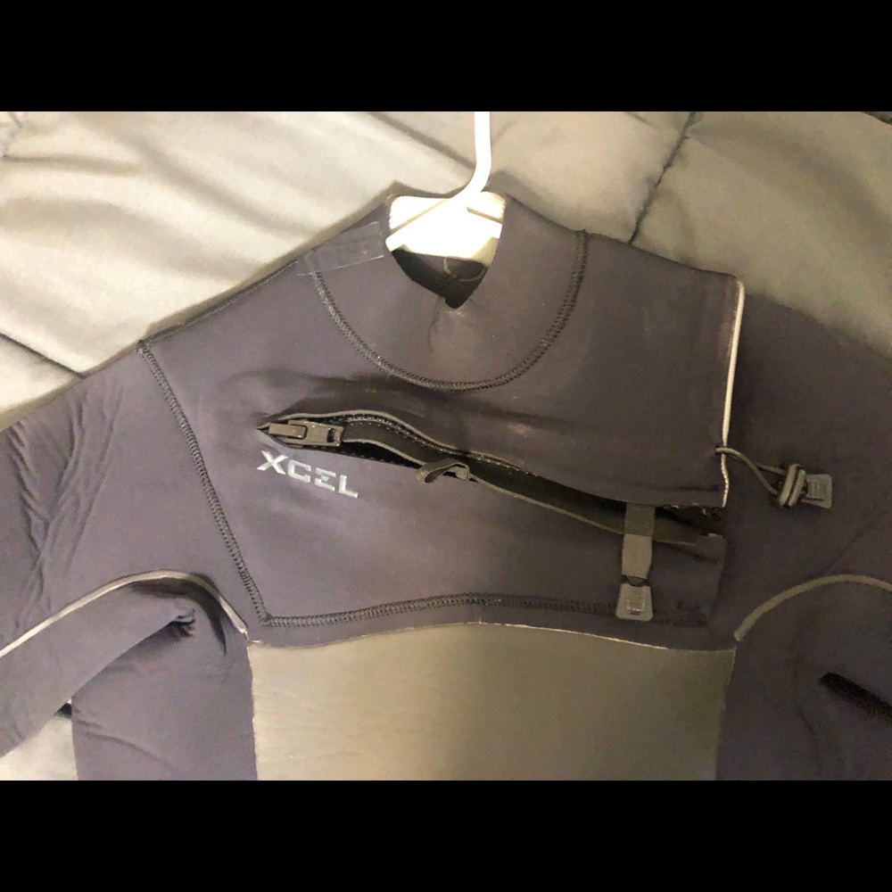4/3 men’s wetsuit Small Tall